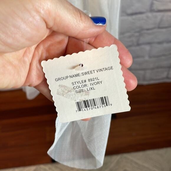 NWT Flora Sweet Vintage mesh and lace robe - Picture 4 of 8